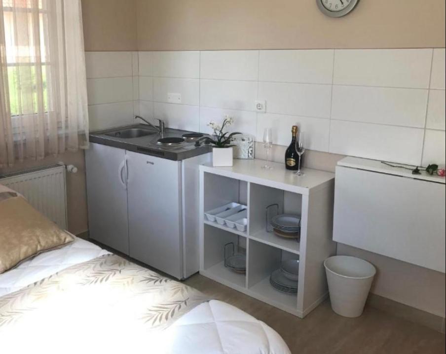 Linden Garden Apartment Постойна Экстерьер фото