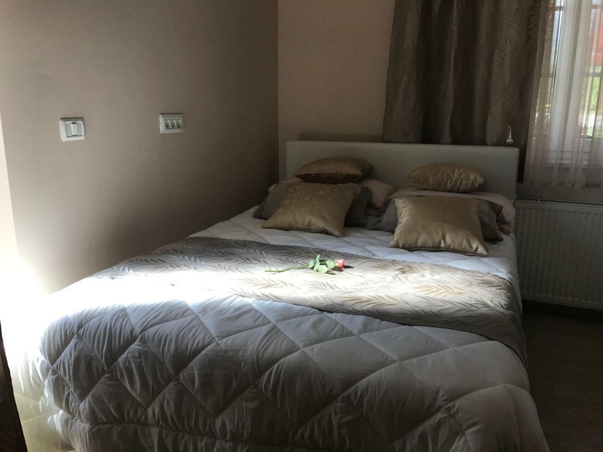 Linden Garden Apartment Постойна Экстерьер фото