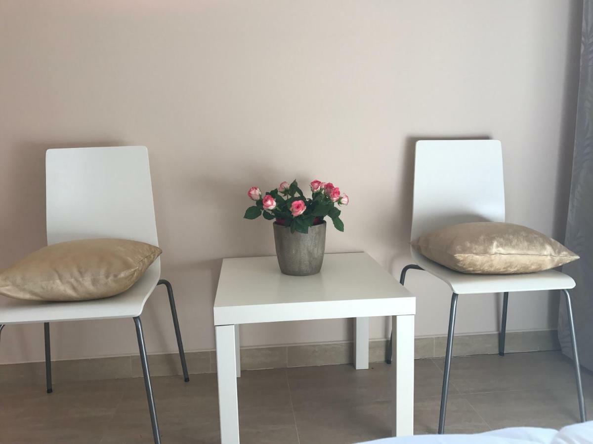 Linden Garden Apartment Постойна Экстерьер фото